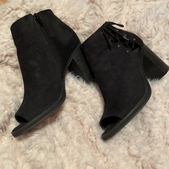 Nine West Merlahnio Black Leather Booties size 7.5 - Picture 2 of 6